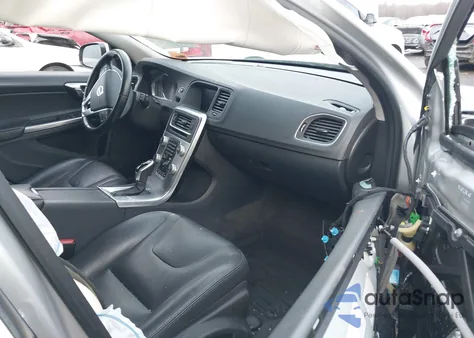 2017 Volvo V60 T5 Premier из США, поврежденный, VIN YV140MSK8H1343873